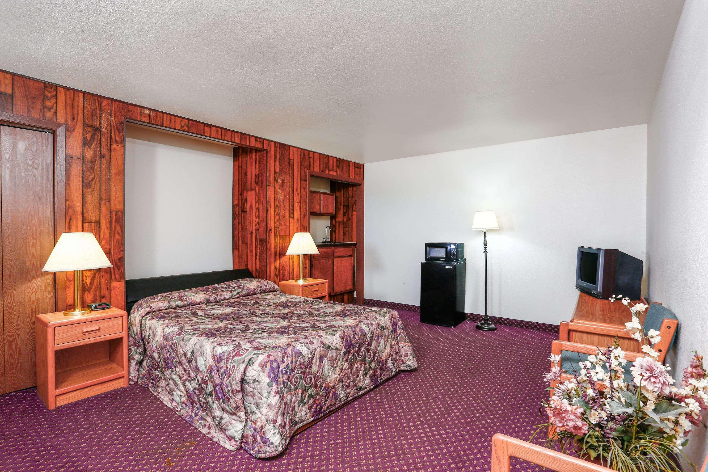 Travelodge By Wyndham Deer Lodge Montana Exterior photo