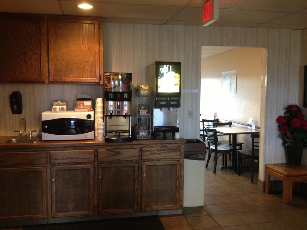 Travelodge By Wyndham Deer Lodge Montana Exterior photo